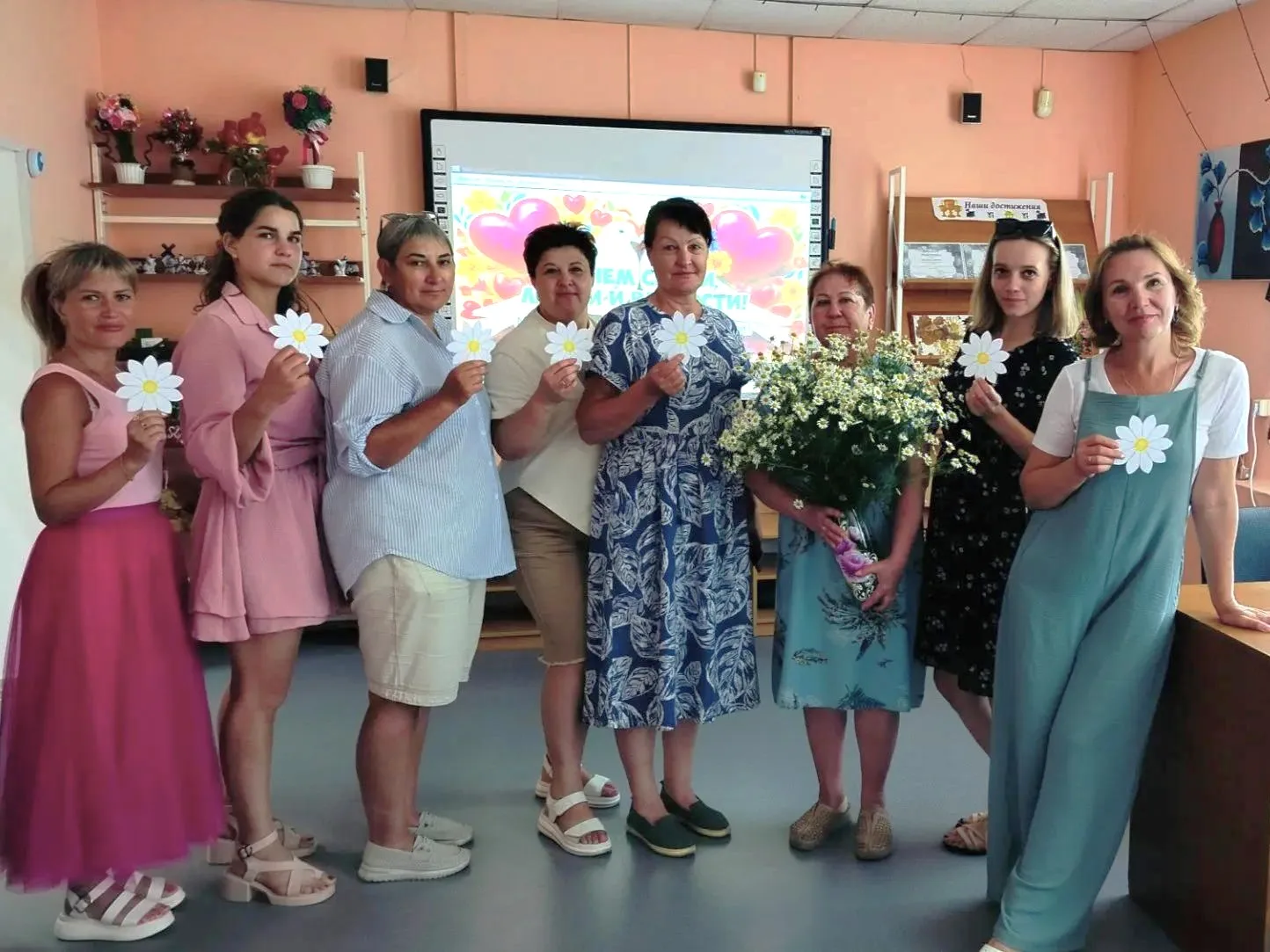 Наши сотрудники присоединились к онлайн флешмобу #РомашкаЛюбви от Союза женщин России!