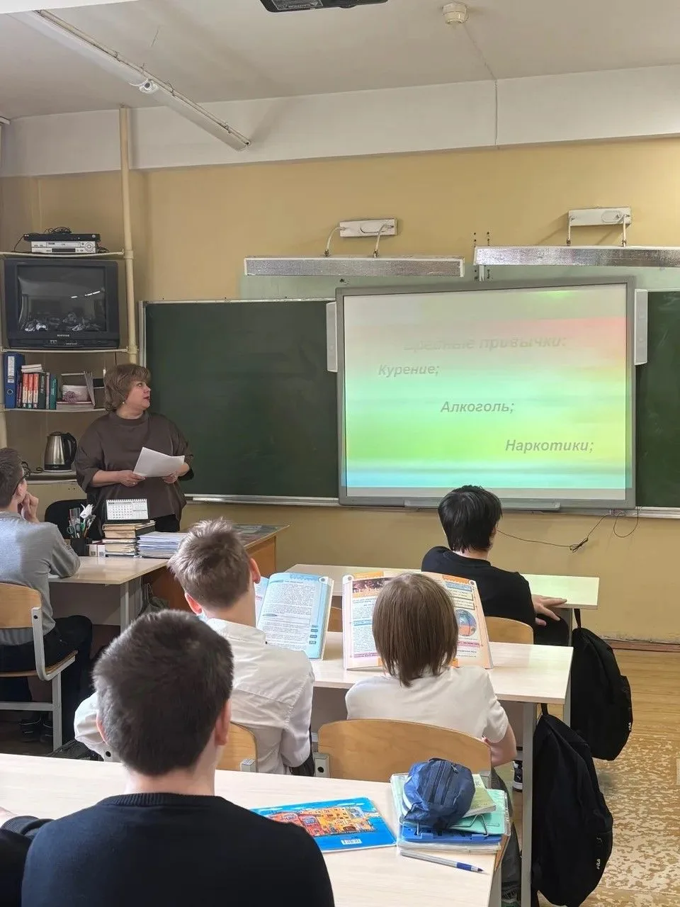 В школе продолжаются антинаркотические мероприятия. С обучающимися 5-6 классов была проведена виктор