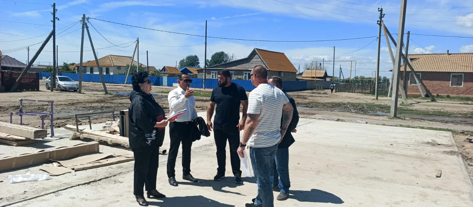 В селе Сорочье идёт строительство новой современной детской игровой площадки