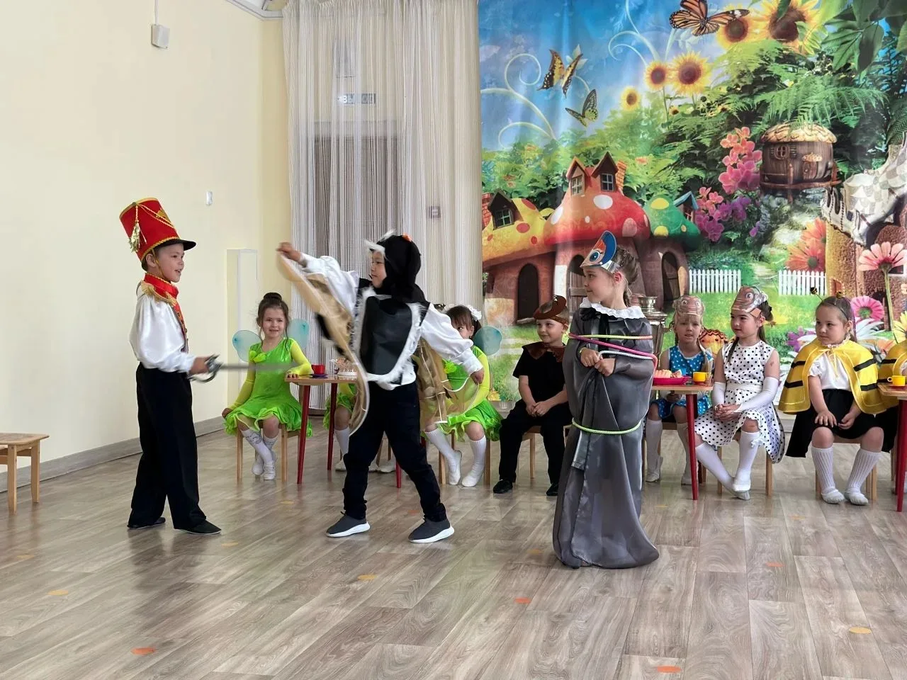 Наши юные артисты театрального кружка "Маленькая страна" успешно представили сказку по ...