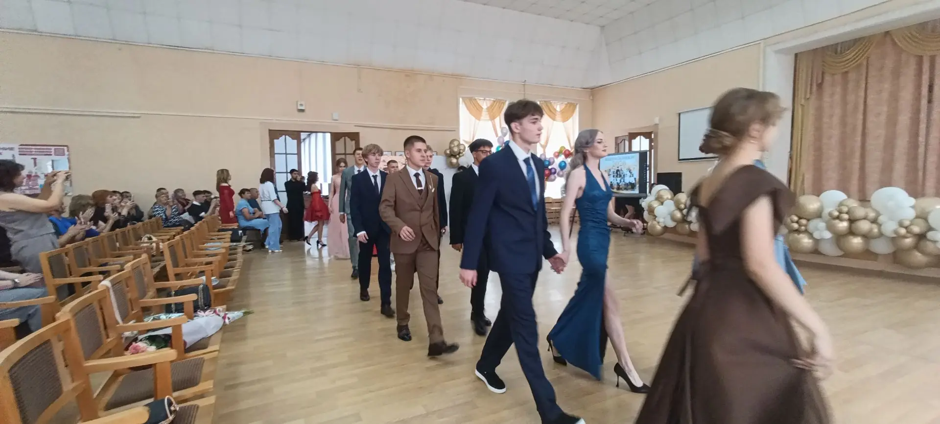 Фотомоменты выпускного 11 класса!
 "Остановись, мгновенье! Ты прекрасно!"  🎉📸