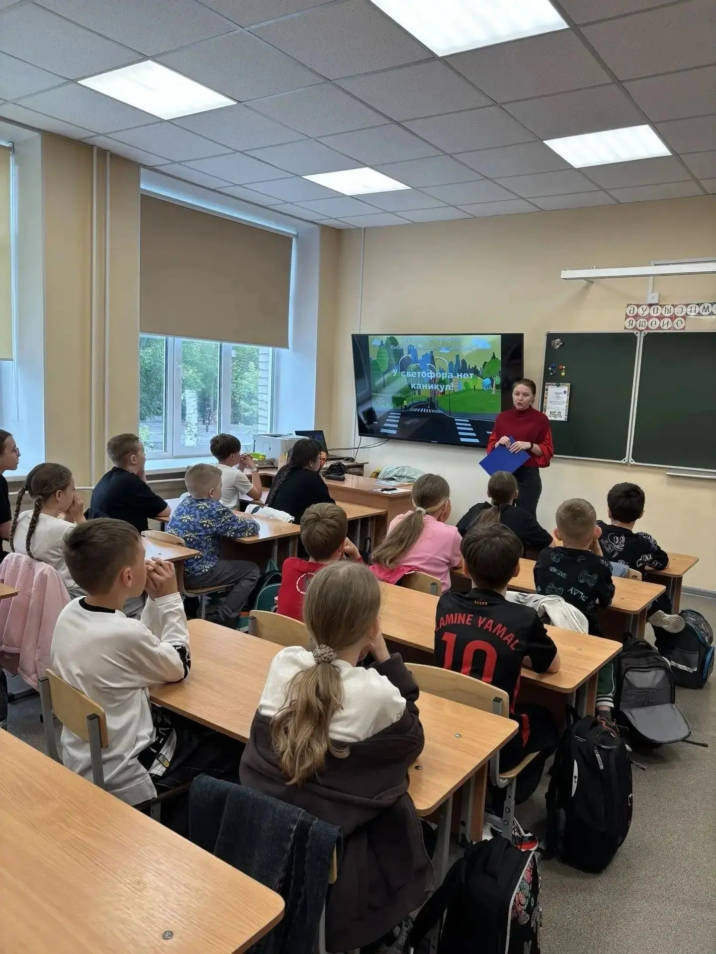 🚦Основы комплексной безопасности напоминают школьникам Барнаула  В преддверии летних каникул учащимс