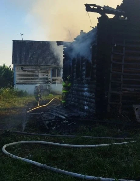 Житель Удмуртии получил ожоги при пожаре из-за непотушенной сигареты.

Пожар произошел в деревянном 