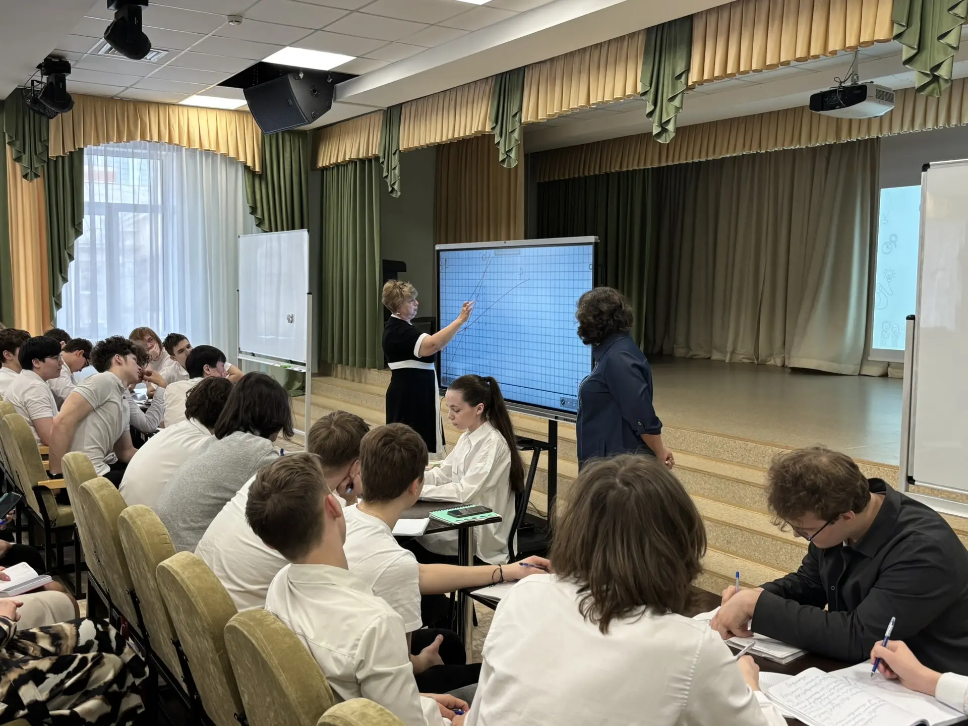 ⭐️ Сегодня в нашем Центре образования прошёл фестиваль педагогических идей «Современный урок»!  Учит