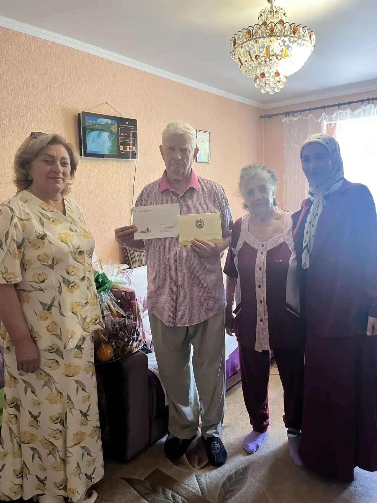 Внимание к старшему поколению и уважение к жизненному опыту долгожителей остаются важной частью добр