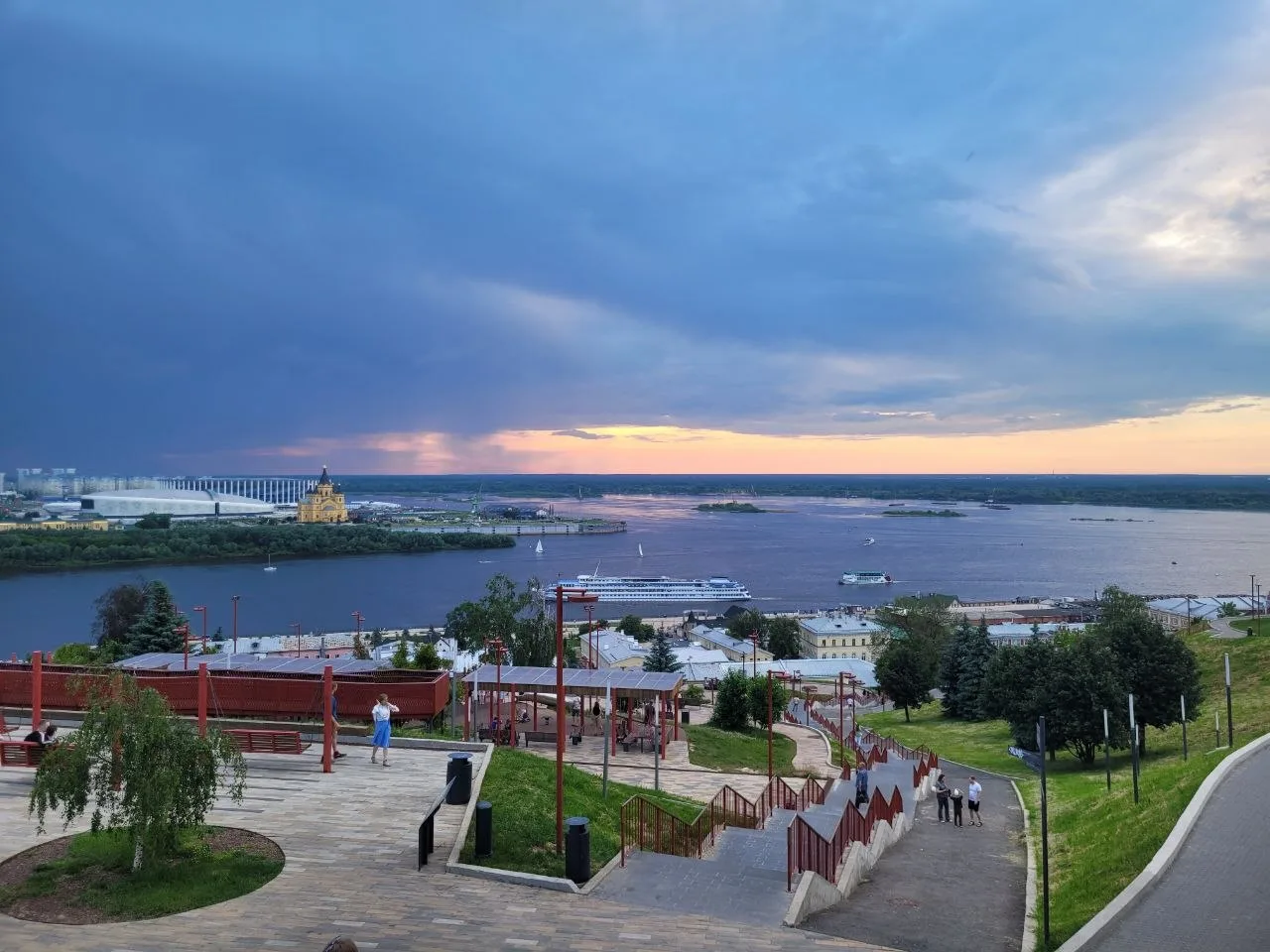 Вот с таким немного пасмурным нижегородским видом провожаю день своего 40 20-летия🥳