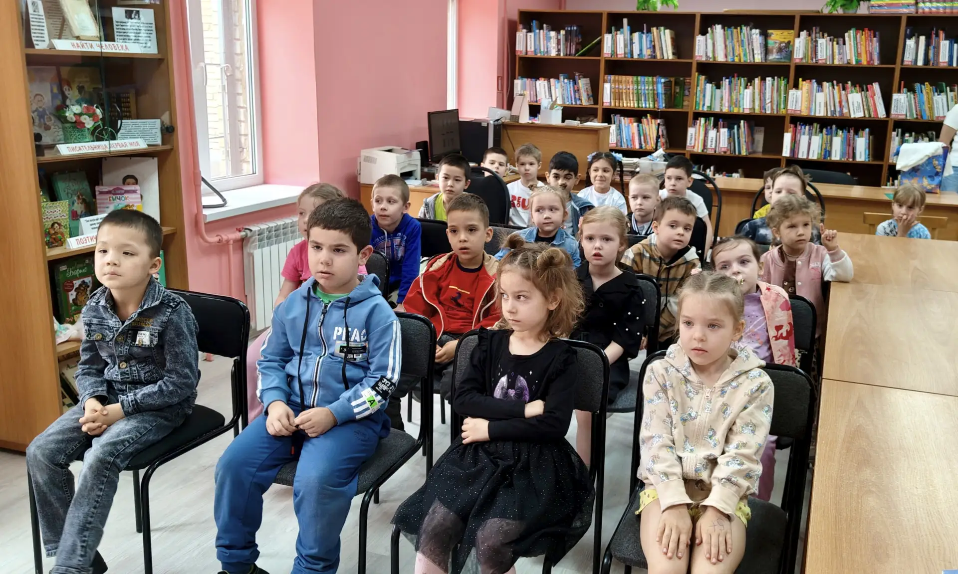 27 мая отмечается общероссийский день библиотек. Воспитанники старшей группы №8 «Пчелка...