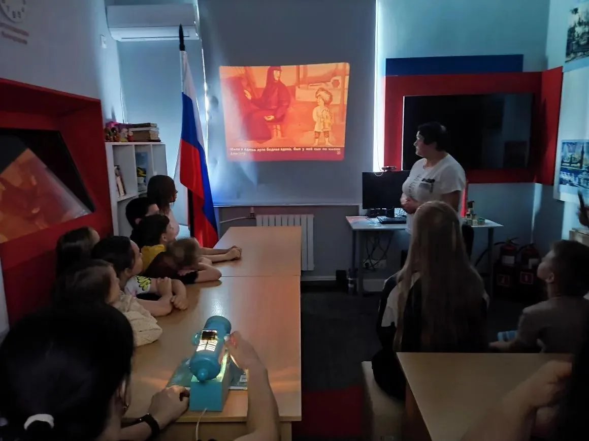 Сегодня в Антрацитовском историческом музее в рамках Года единства народов России научный сотрудник 