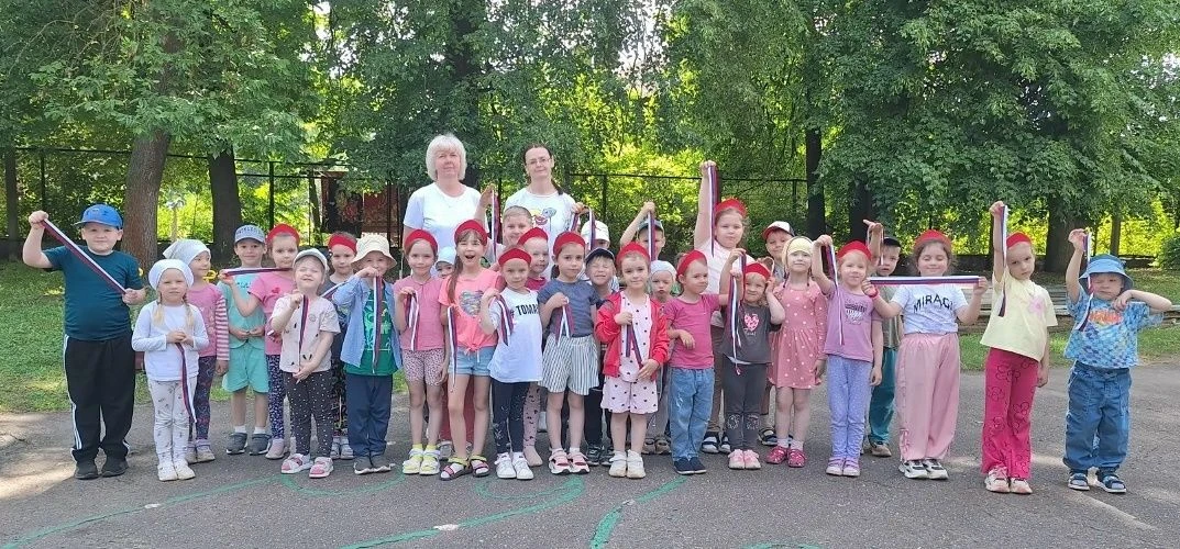 Каждый день лета - весело и ярко!
День России - очень яркий тематический день .
Нам праздники для ра