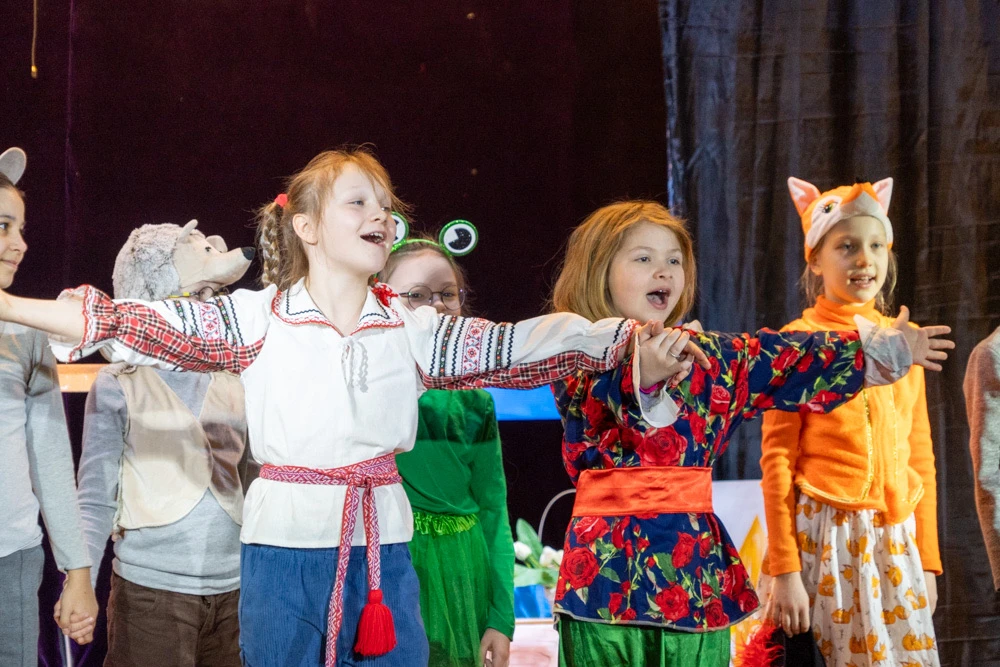 Кто-кто в теремочке живет? 🏠  🎭Сегодня ученики 2 класса «Г» показали ребятам из начальной школы наст