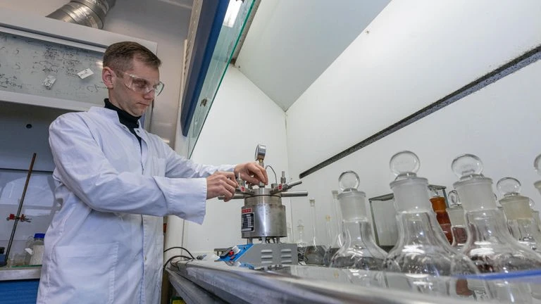 🧪 Красные микроводоросли на службе медицины: ученые БФУ усовершенствовали биотехнологи...