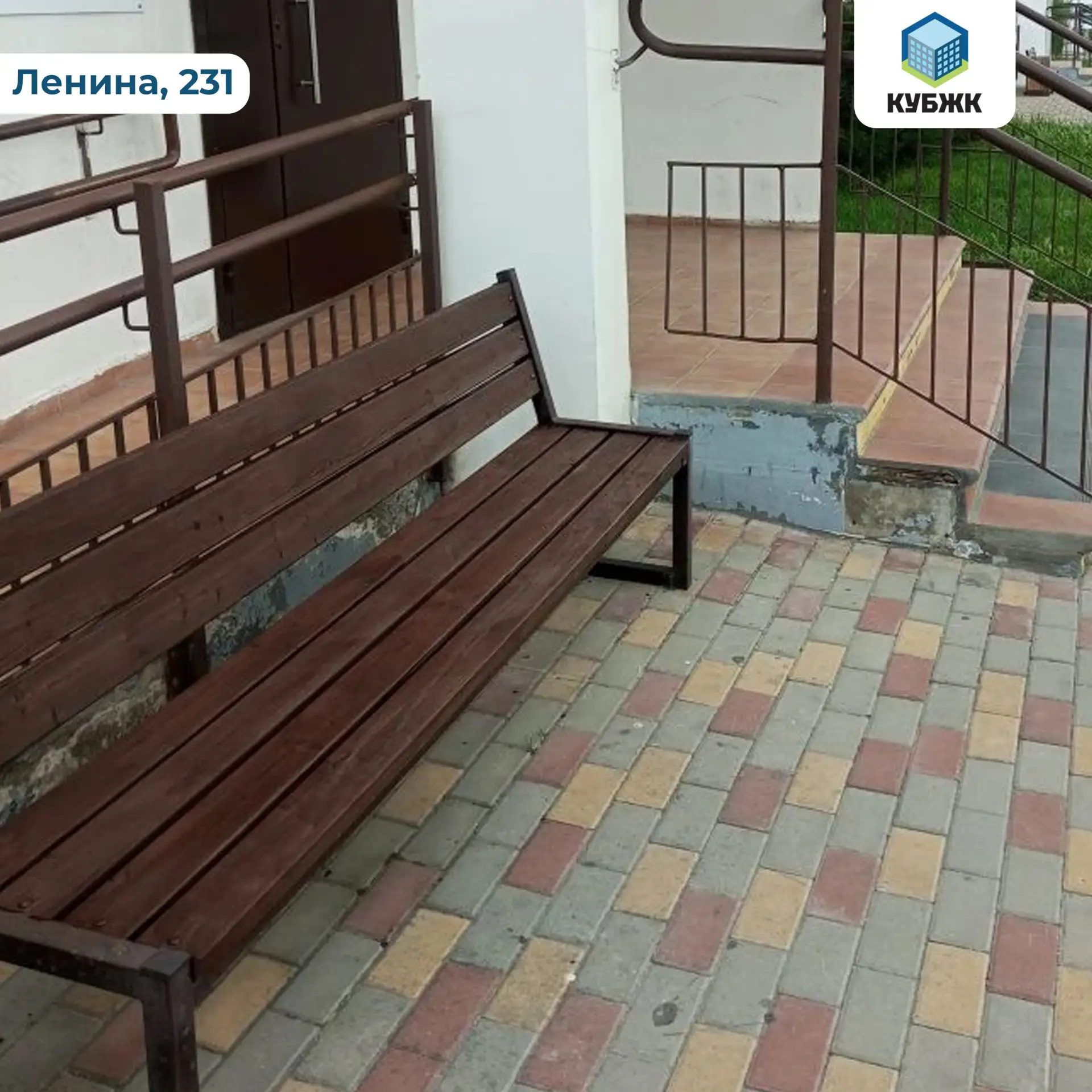 🎨 Продолжается обновление краски на скамейках!

📍 На фото — Ленина, 231 и 233.

☝️ Будьте внимател