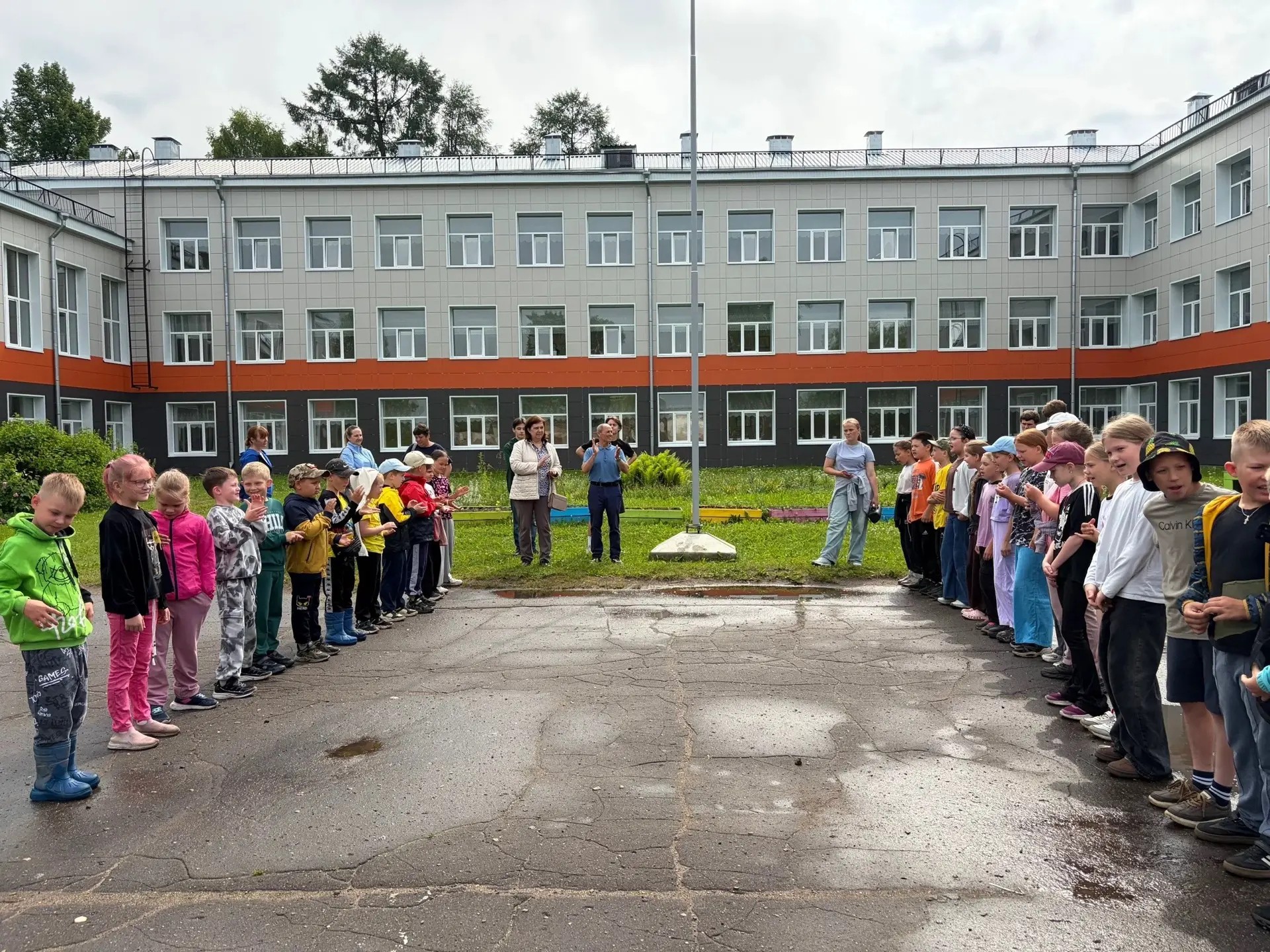 ☀️Орлята России! Школьный лагерь. День одиннадцатый. 
☔️ Сегодня погода чуть не спутала все наши пла