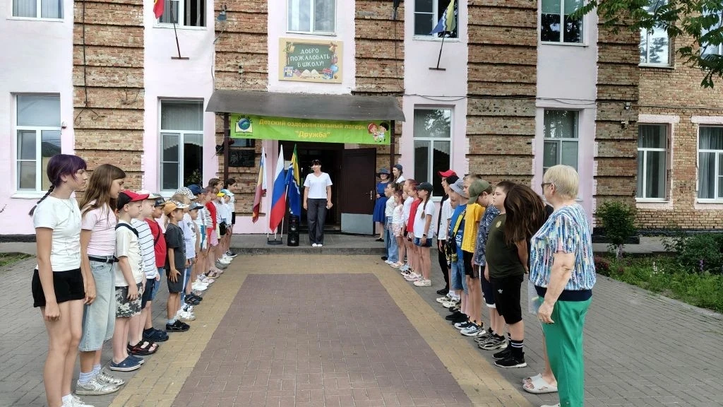 🎉✨ Торжественное празднование Дня России в пришкольном лагере Дружба ✨🎉