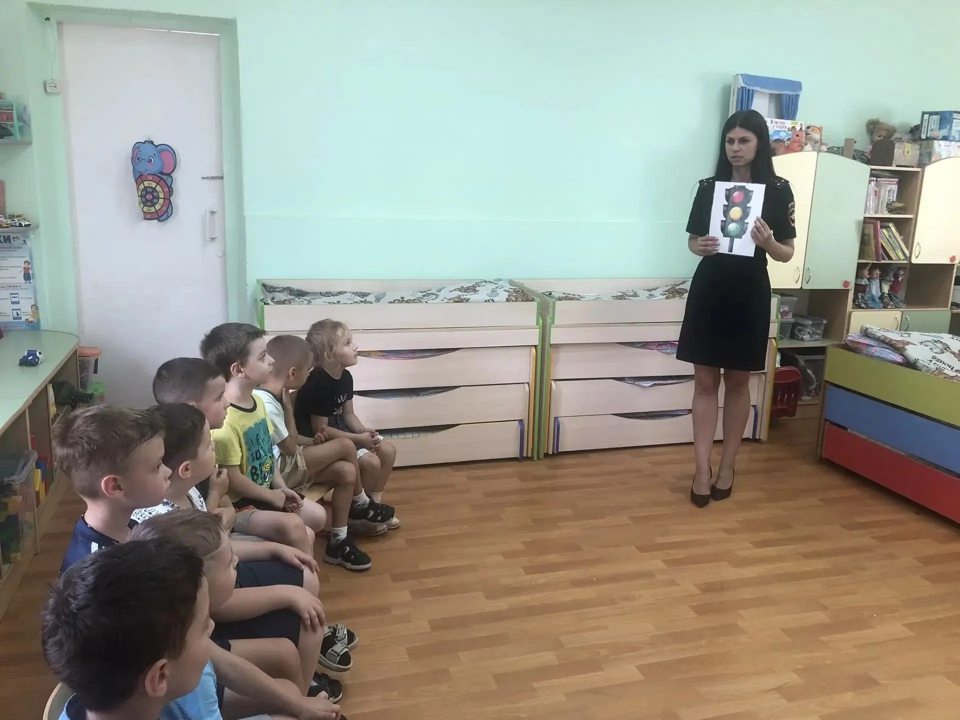 Безопасность превыше всего: в гостях у ребят сотрудник ГИБДД!

Сегодня в нашем детском саду прошла о