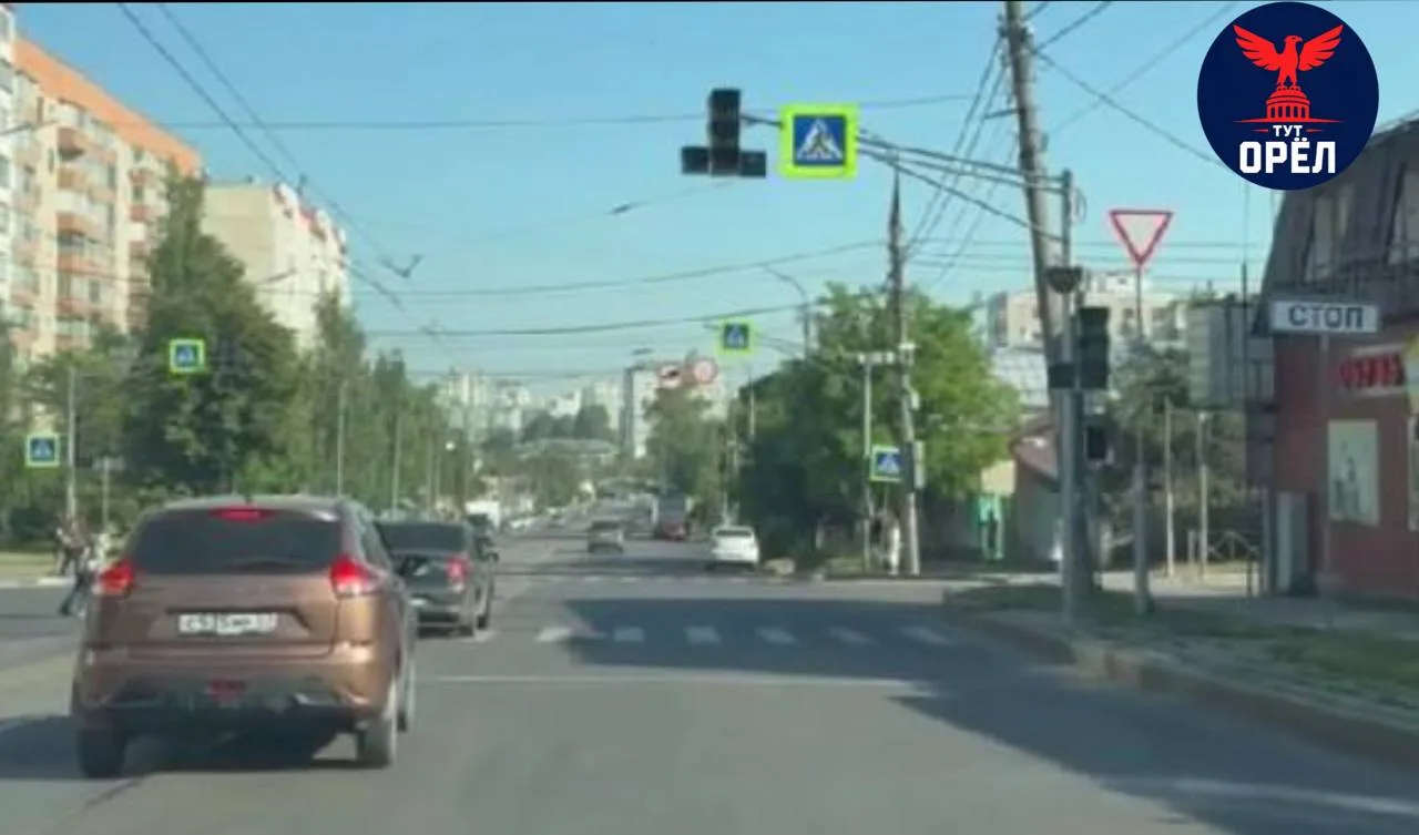🚦 Новый светофор в Орле вызвал проблемы на дороге.

На перекрёстке улиц 5 Августа и 1-й Курской све