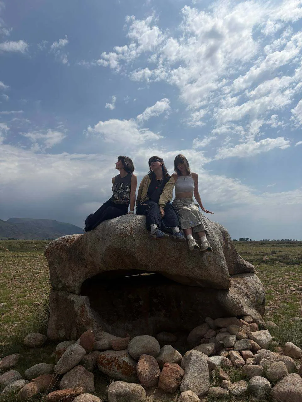 ⛰ И еще немного фотографий из солнечной и жаркой Кыргызской Республики

У студенток факультета графи