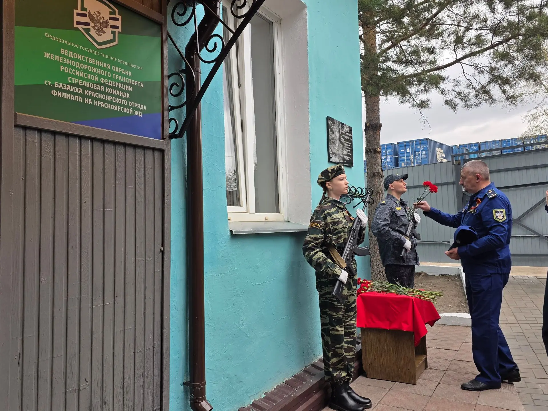 🇷🇺 В Красноярске открыта мемориальная доска участнику СВО Виталию Вихреву  Торжественная и скорбная 