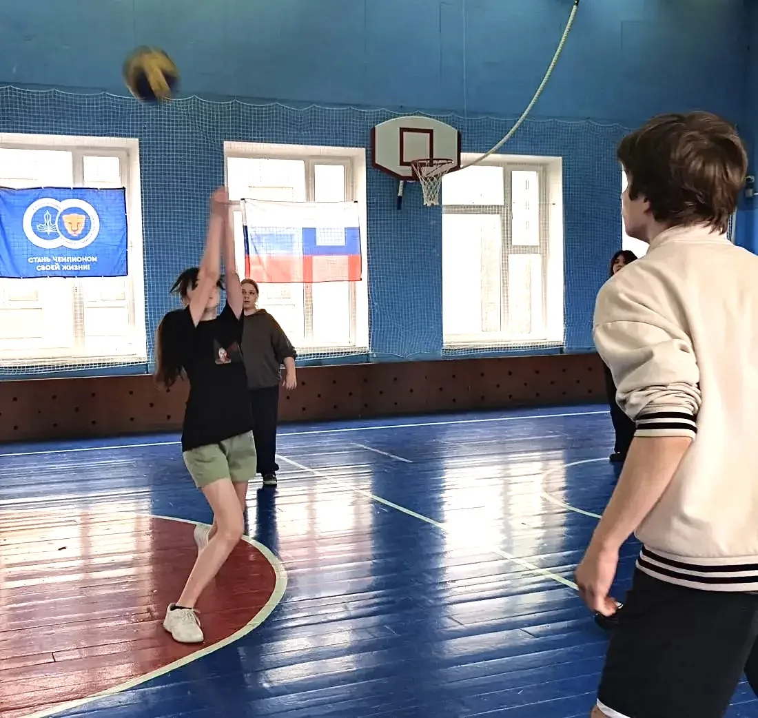 ВМЕСТЕ СО СПОРТОМ 💪 В «Глории» продолжается Неделя здоровья.   👍 Третьеклассники из корпуса #Корнейч