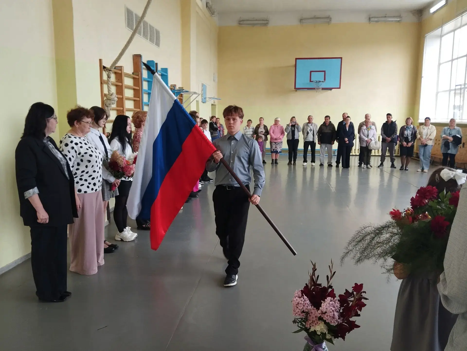 Сегодня, 1 сентября, в нашей школе состоялась традиционная торжественная линейка, ознам...