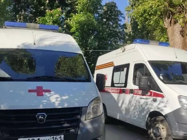 Поезд насмерть сбил двух молодых людей в Ростове