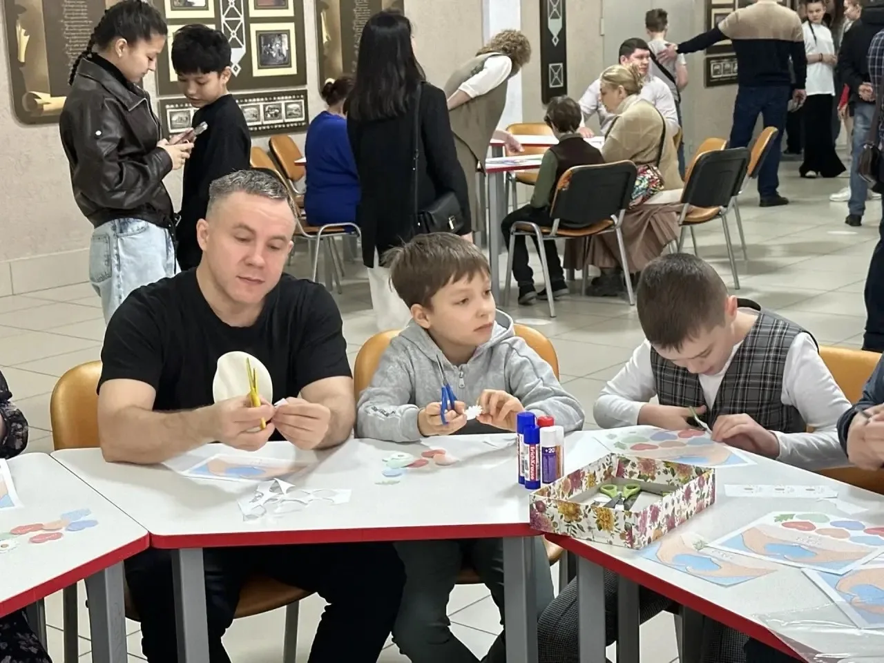 👨‍👩‍👧‍👦 Семья — это сердце школы! Празднуем Международный день семьи в Школе №78 ✨  15 мая во всем м