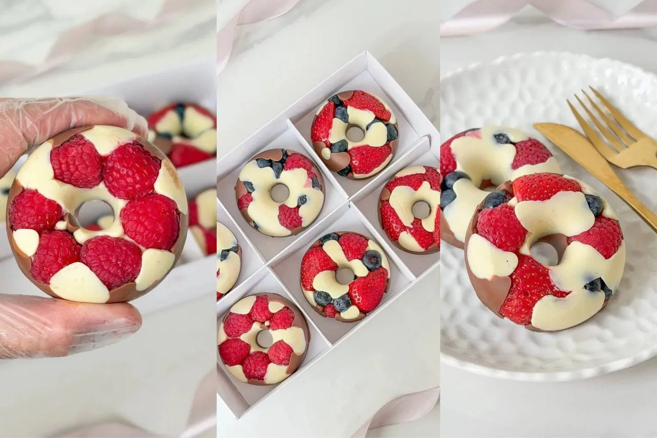 🍩 Заберите рецепт! Ягодные пончики в шоколаде!