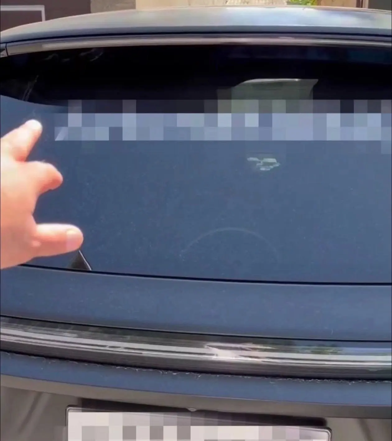 ⚡️В России начали штрафовать за размещение никнеймов Instagram* и WhatsApp* на вывесках...