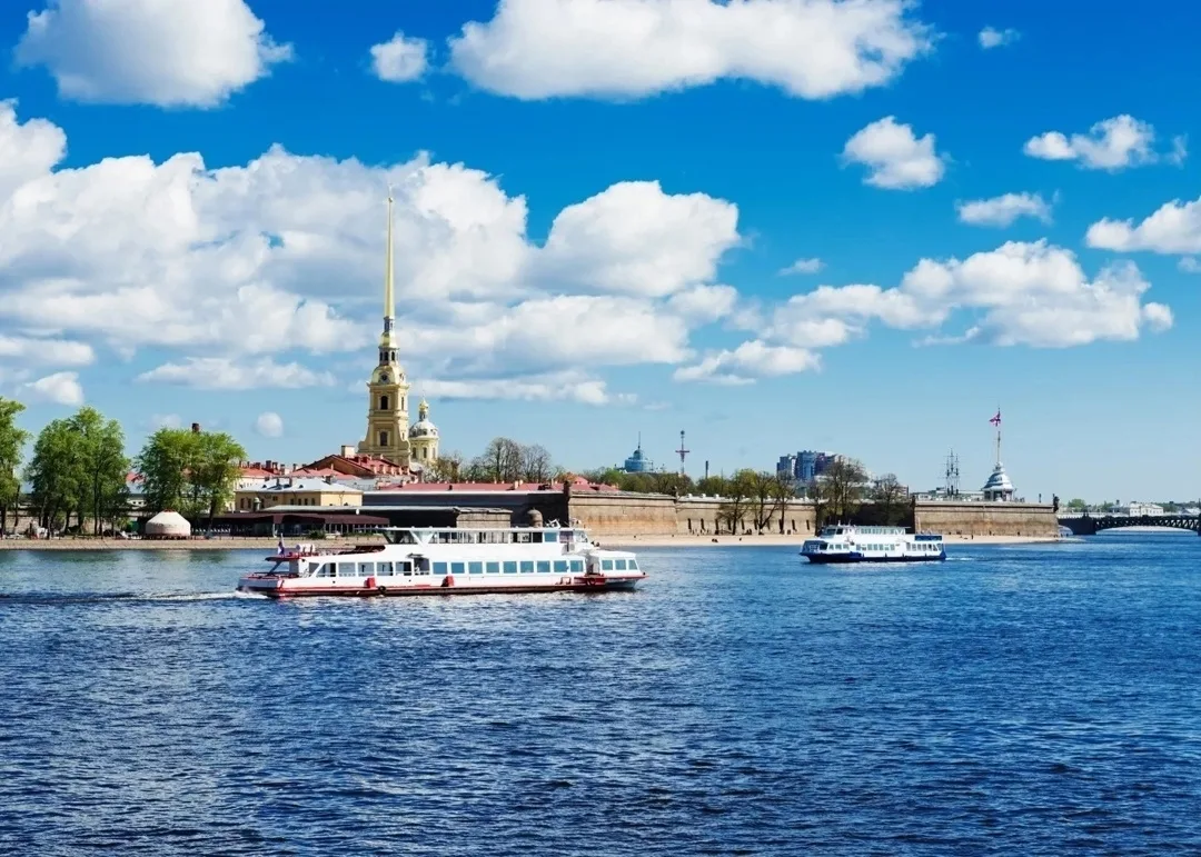 🌊 Навстречу лету и семейному теплу: приглашаем на теплоходные экскурсии!
