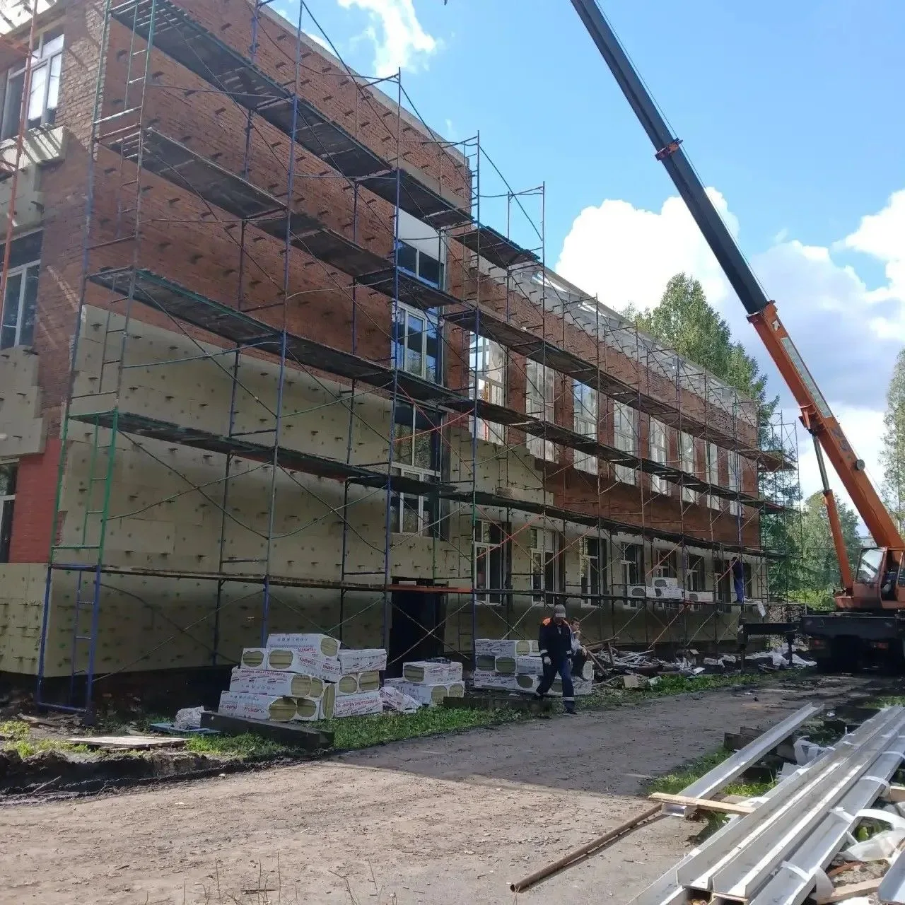 В Прокопьевске продолжается капитальный ремонт школы № 68 с экологическим уклоном