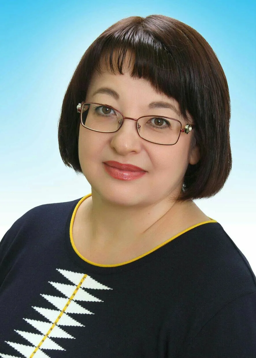 Поздравляем с Днём рождения Валиуллову Лилиану Агзамовну, учителя английского языка! 🌷