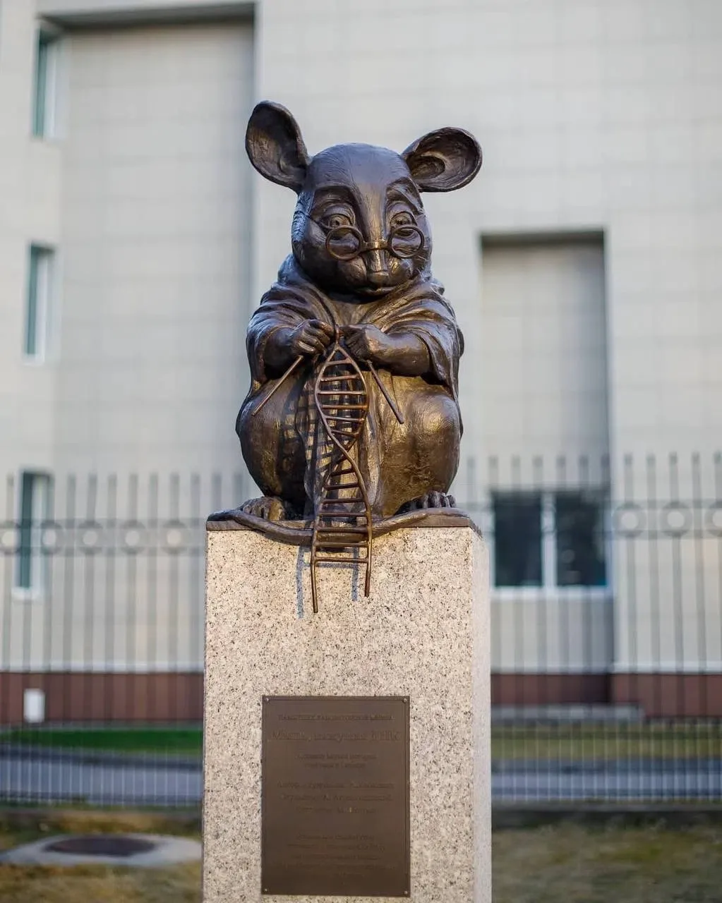 🐭Памятник из Академгородка попал в рейтинг российских памятников

Эксперты сервиса туриндустрии выб