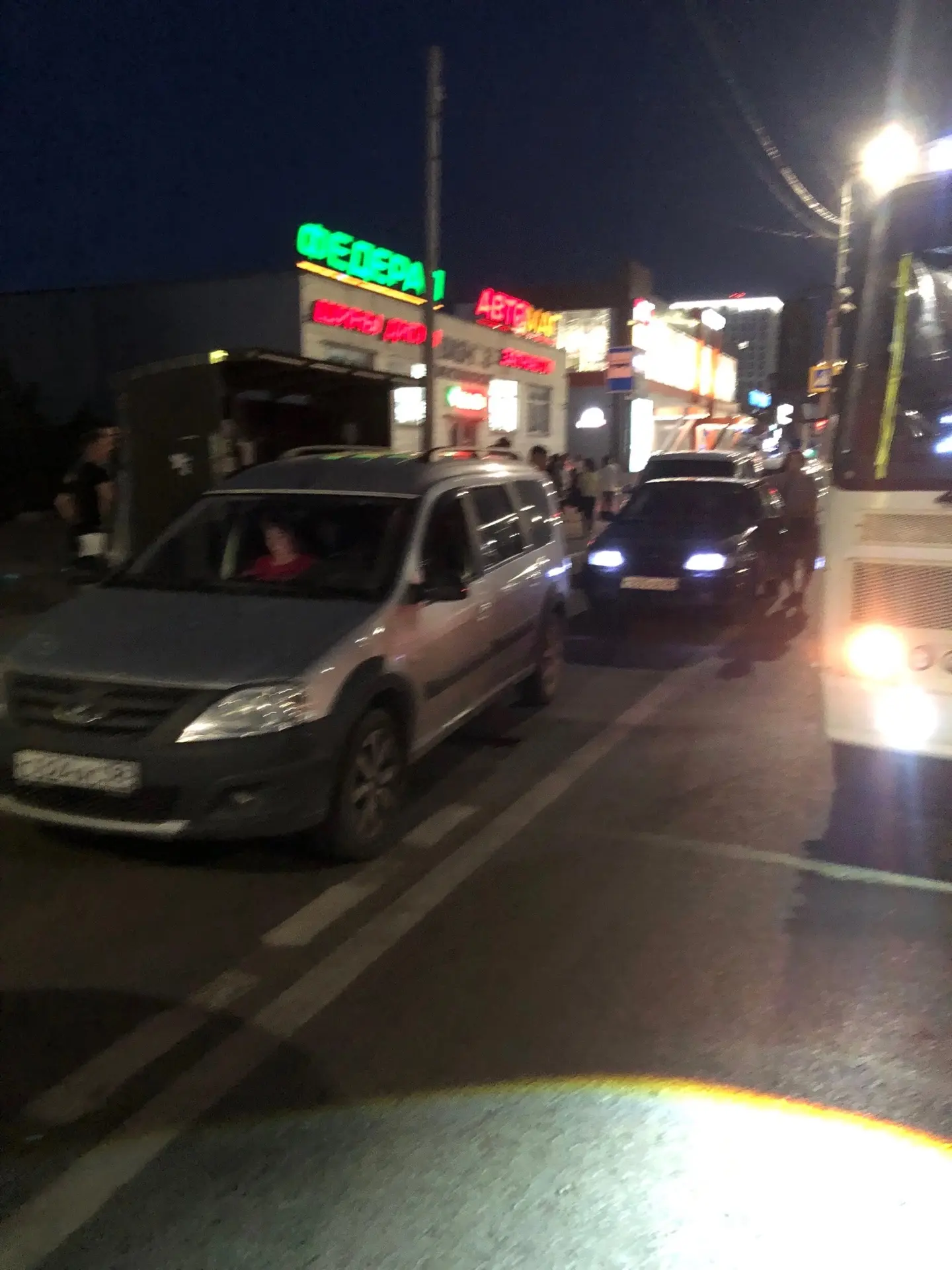 Из за очереди на АЗС, люди перекрывают остановку! Оленеводы данных авто и не только, не...