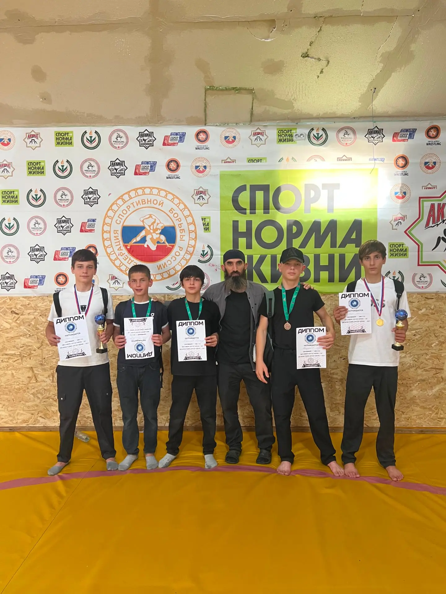 01 августа 2026 года в с. Алхан-юрт прошел Открытый турнир по вольной борьбе среди нови...