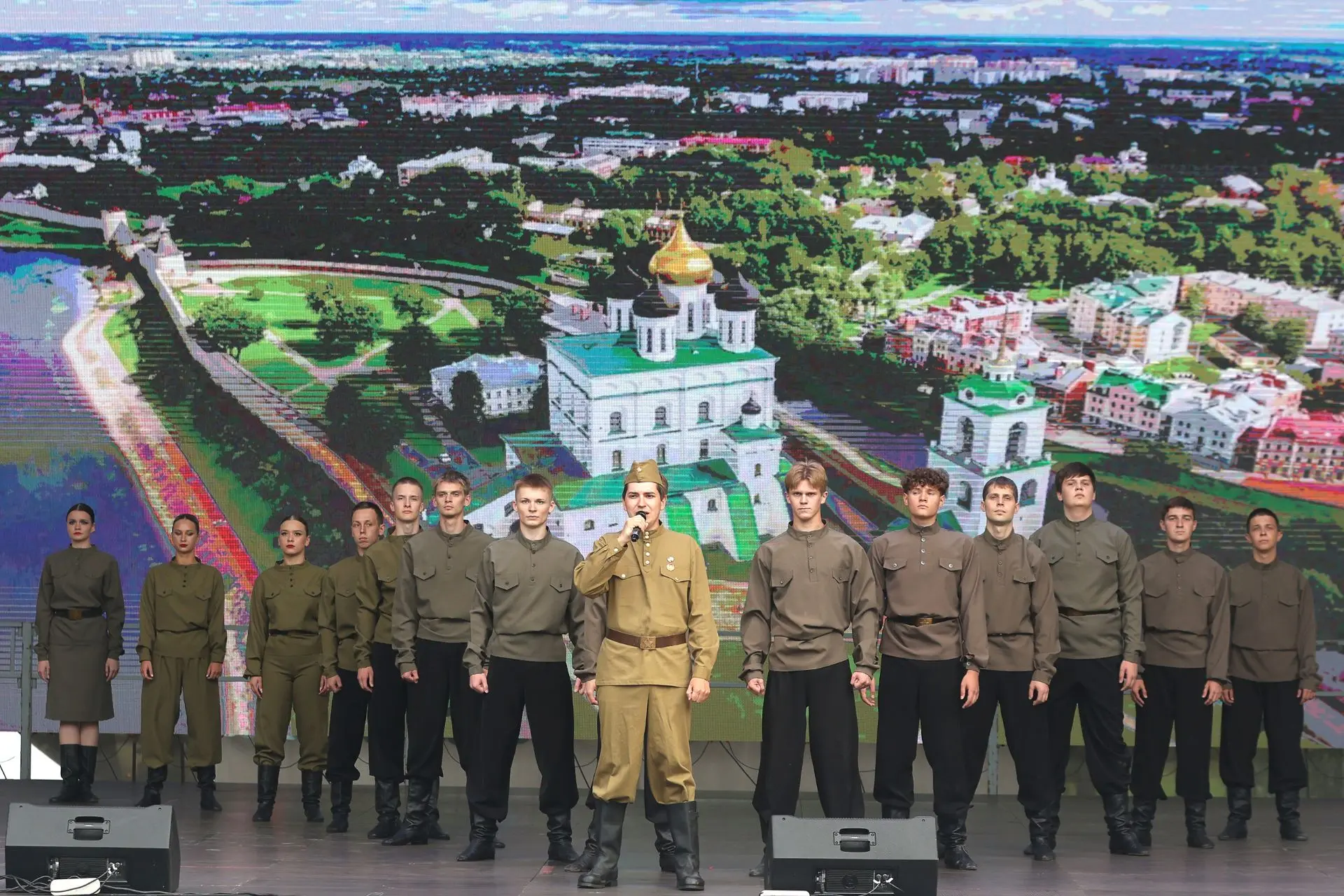 🌟В День освобождения Пскова от немецко-фашистских захватчиков в Зелёном театре состоялась большая п
