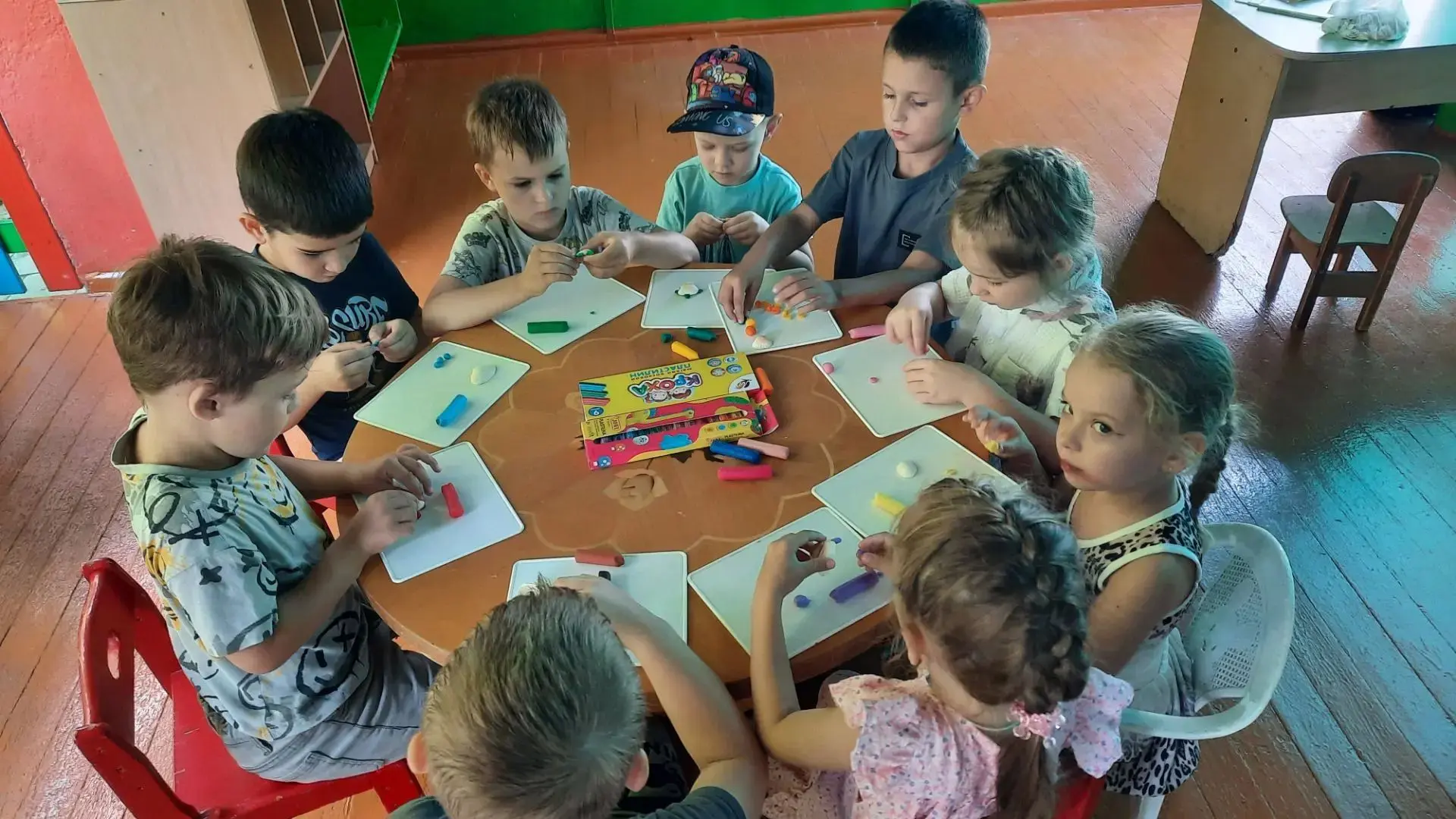 Наши «Озорники» слепили черепашек из ракушек! 🐢☀️

Лето + фантазия = море творчества! Ребята из сре