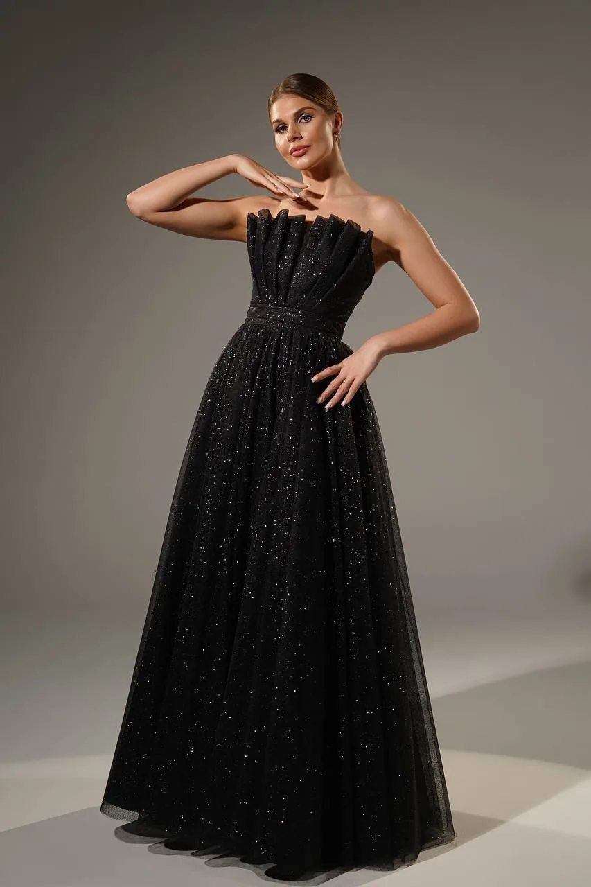 🖤 Black dress code activated… ✨

Чёрное платье — это всегда про уверенность, магнетизм и внимание к
