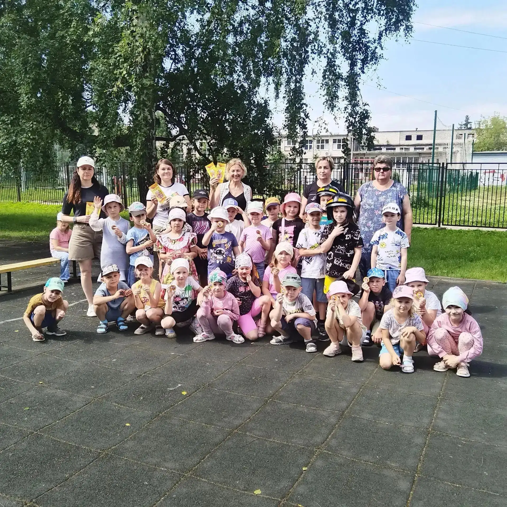 Представители пожарно-спасательного отряда совместно с местным отделением СПб ГО ВДПО провели профил