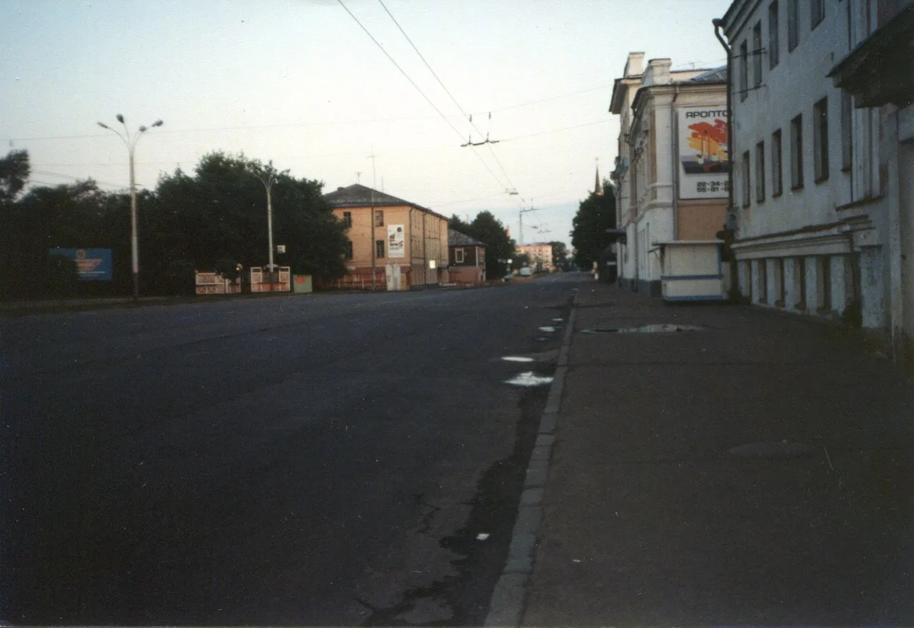 В объективе 1996-й.