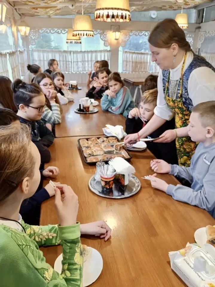 ✨ Вкусное путешествие во времени   🏡 Участники кружка «Юный путешественник» отправились в настоящее 