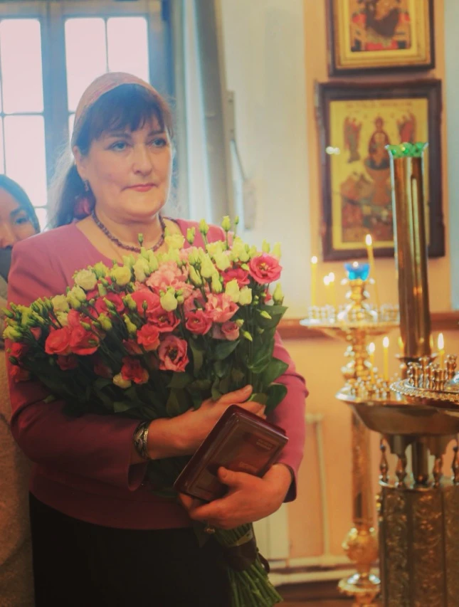Архиепископ Якутский и Ленский Роман поздравляет Казначея Якутского Преображенского соб...