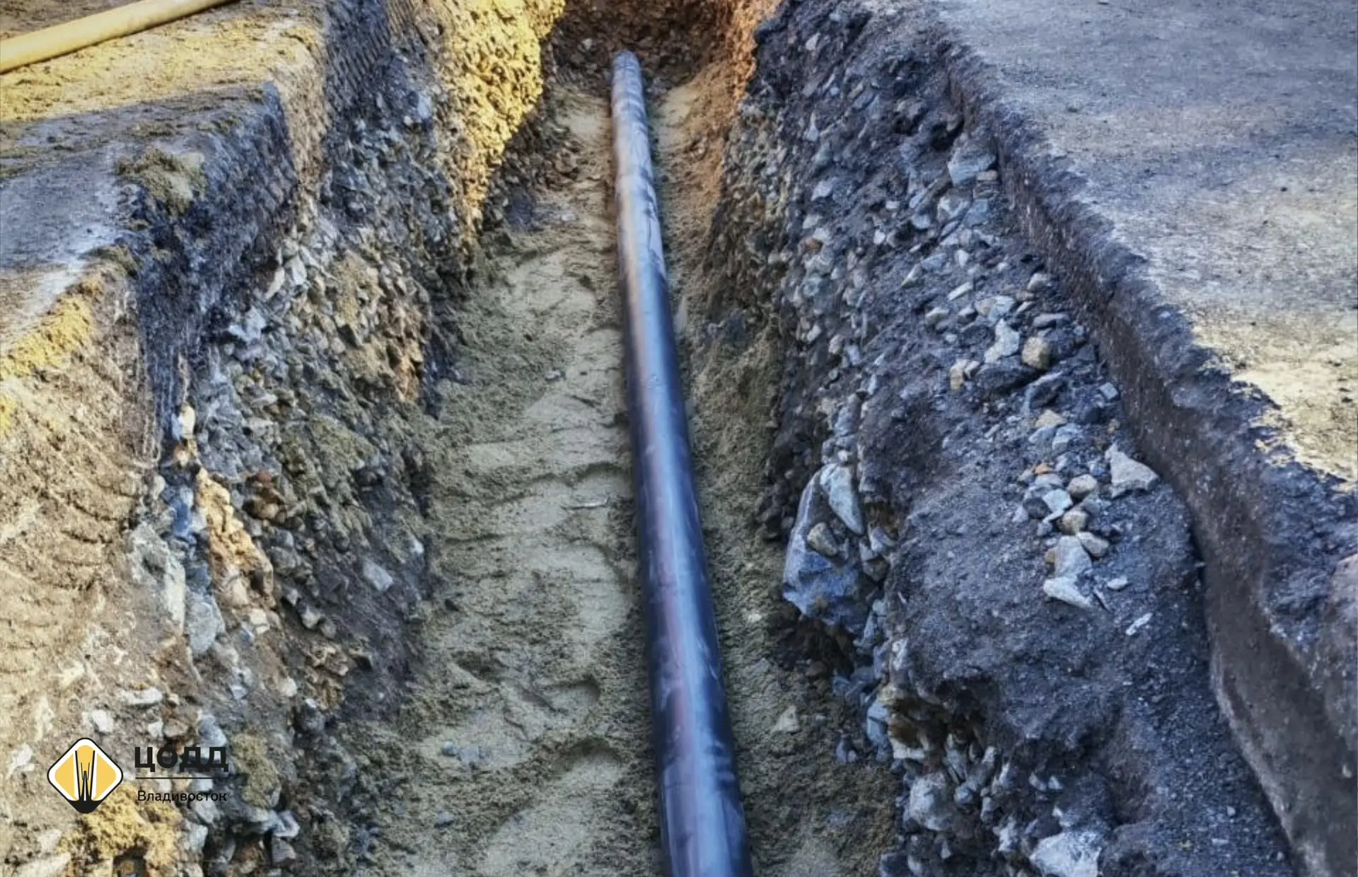 🚦✅ На улице Ивановской приступили к установке светофора на месте будущего пешеходного ...