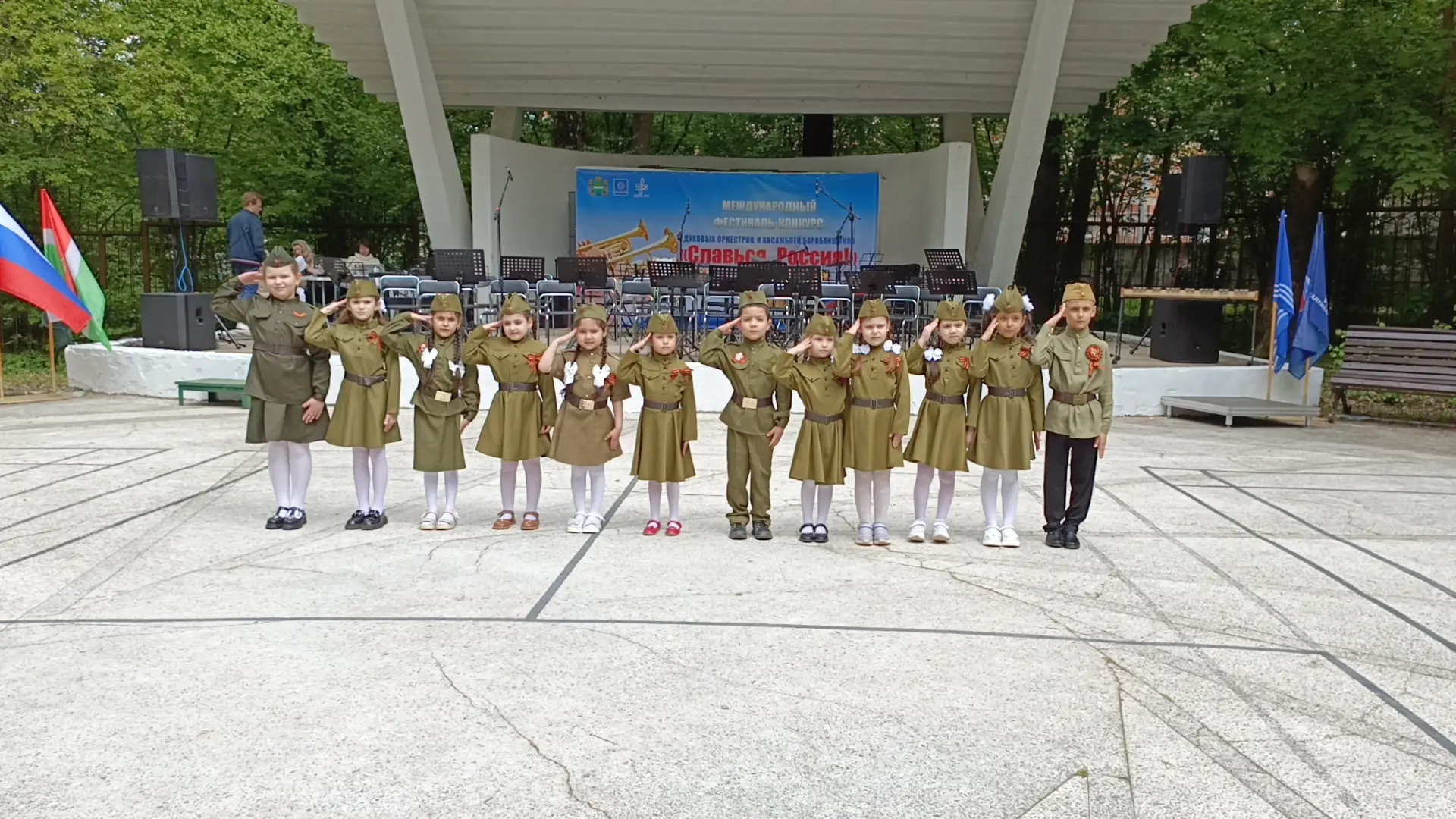 Сегодня в Городском парке (Старый город) проходит фестиваль духовых оркестров и ансамбл...