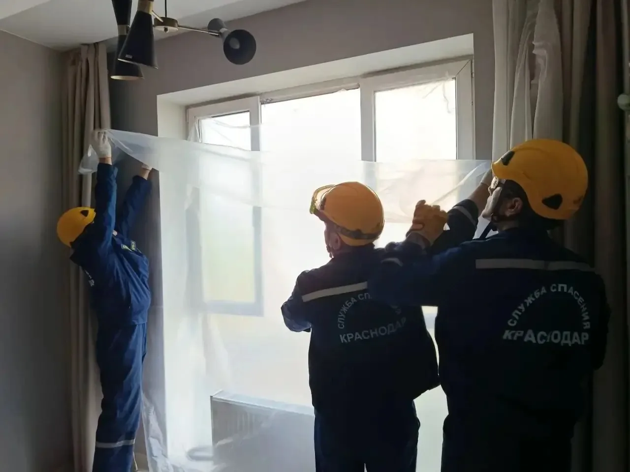 В многоквартирном доме, повреждённом сегодня в результате атаки БПЛА, введён режим «Чре...