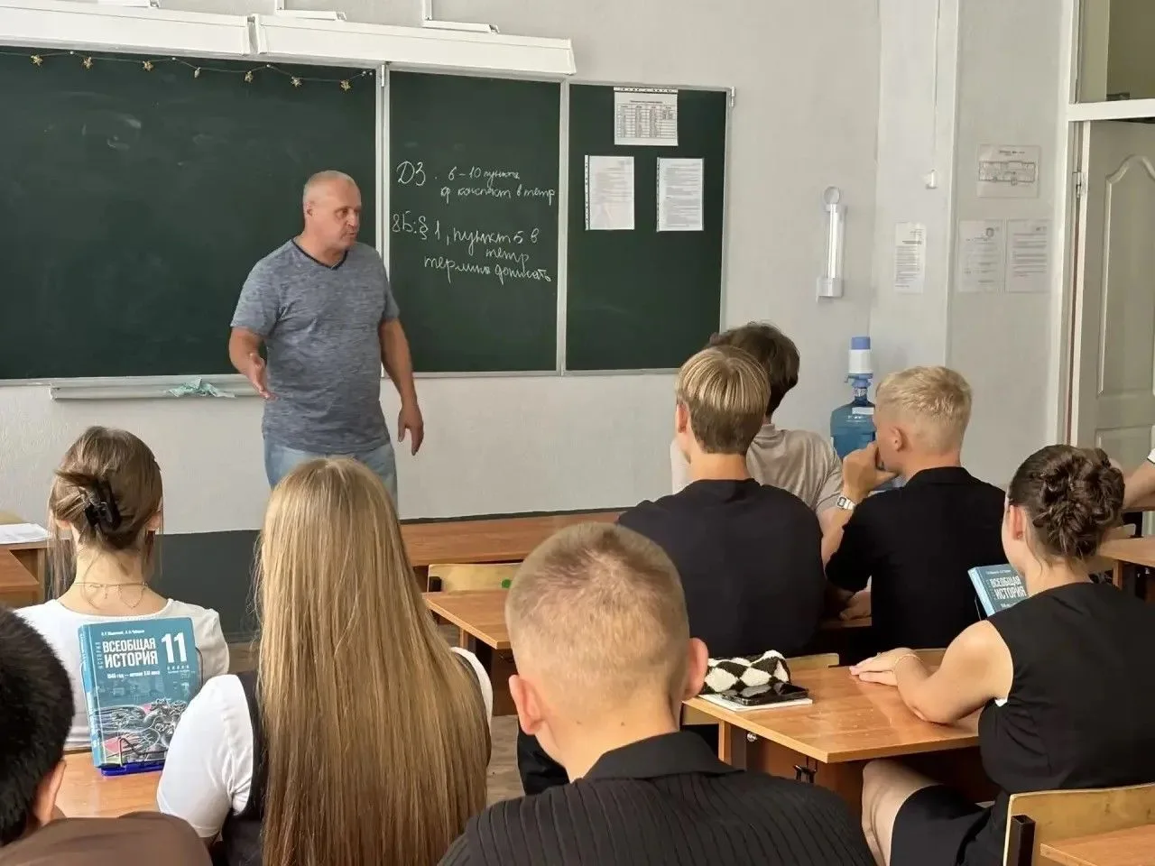 4 сентября состоялась встреча обучающихся 11 классов с  подполковником Уголь Иваном Ник...