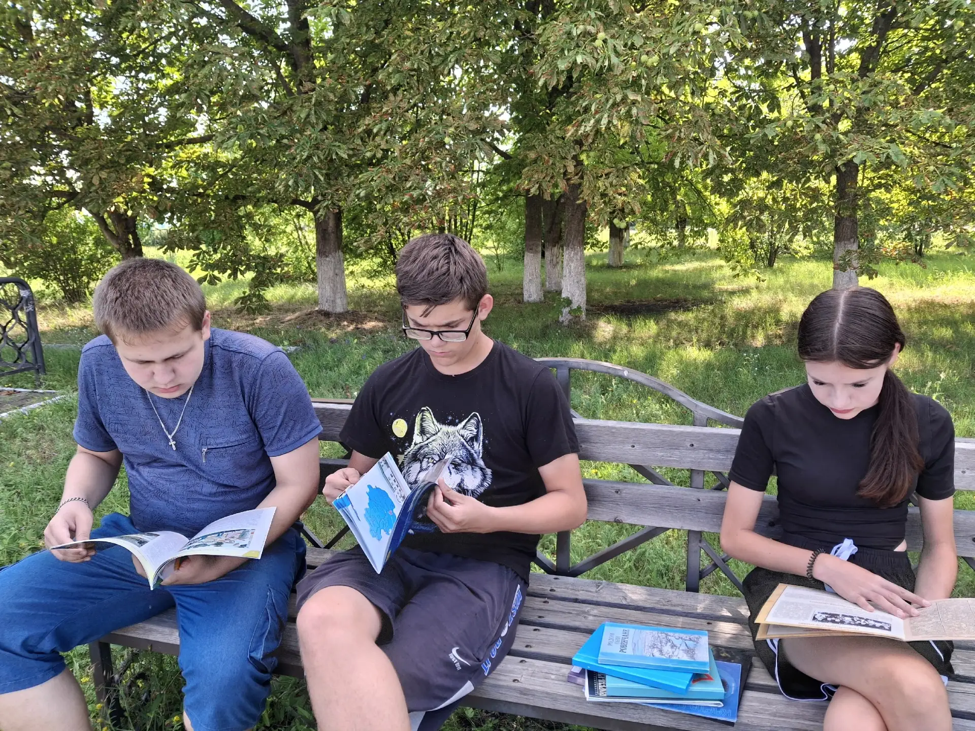Сегодня Жабская библиотека пригласила жителей села принять участие в краеведческом деса...