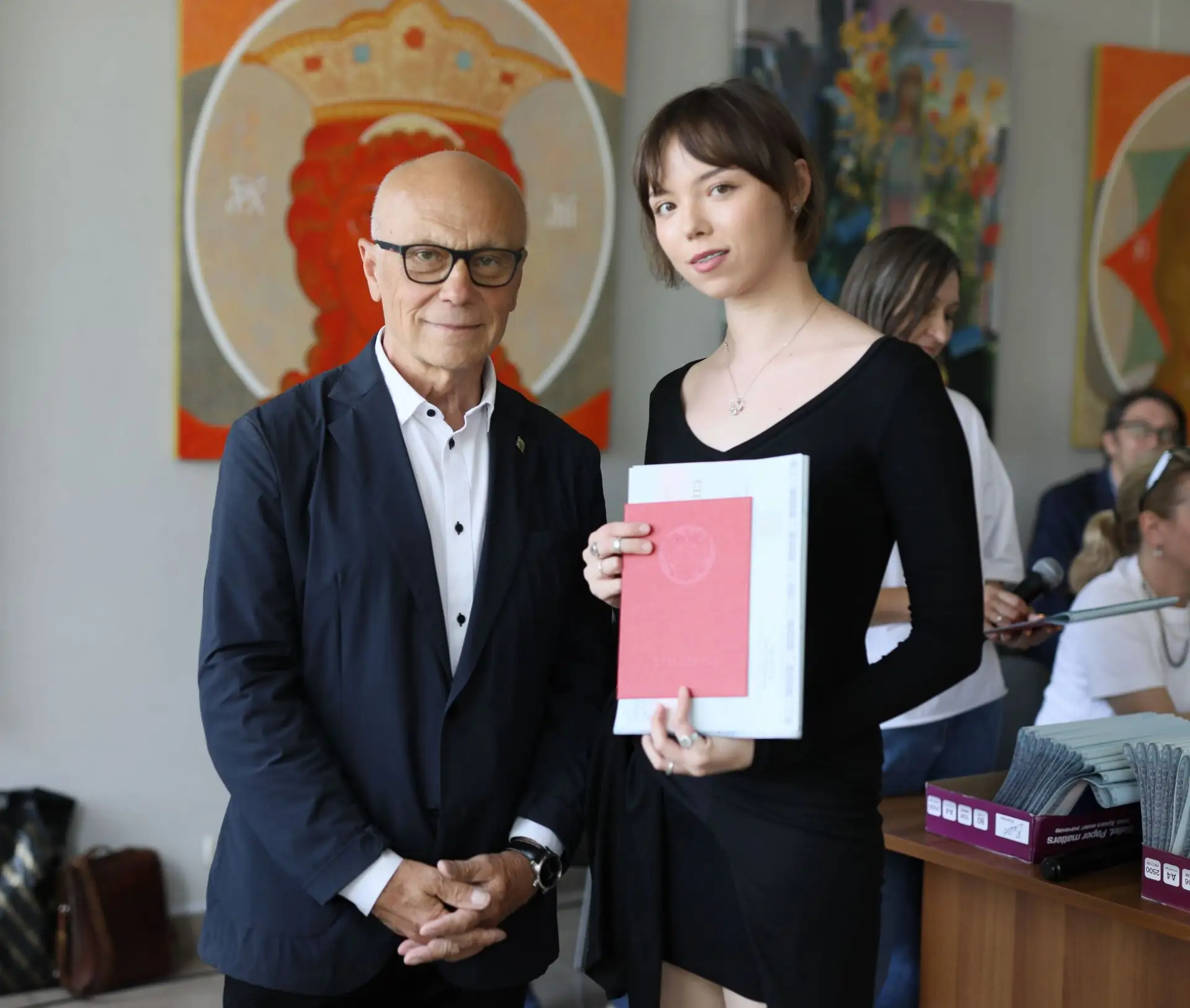 🎓 Вчера в МГАХИ им. В.И. Сурикова прошла торжественная церемония вручения дипломов выпускникам факу