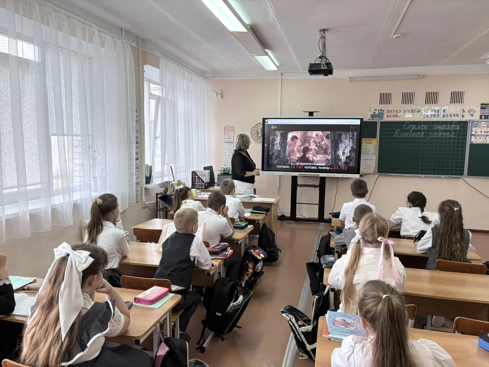 В понедельник, 7 сентября, в нашей школе прошли внеурочные занятия из цикла «Разговоры ...
