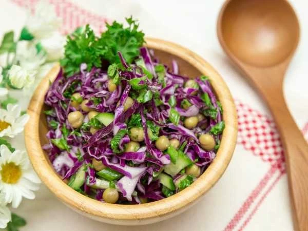 🥗 Салат из краснокочанной капусты с горошком.

Ингредиенты:

- Капуста краснокочанная - 1 шт.
- Огу