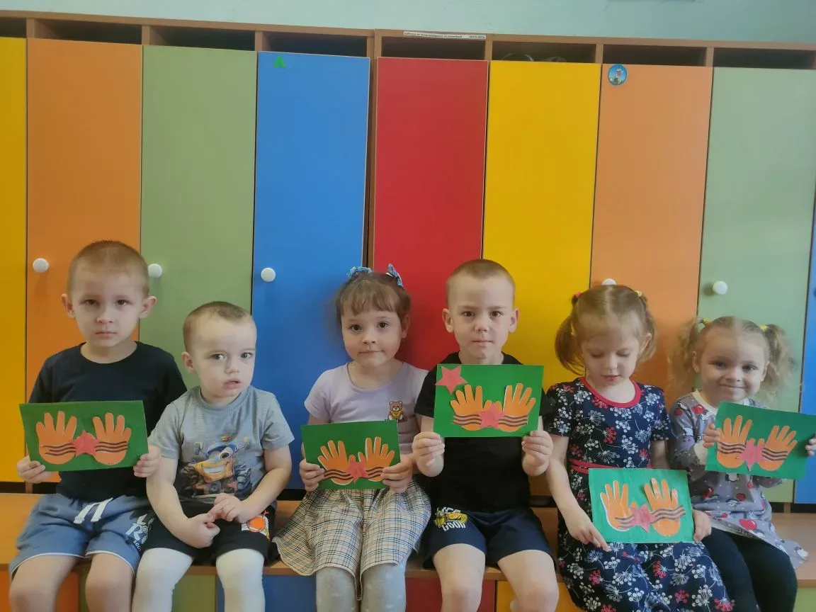 Разновозрастная группа.
«День Победы»
Аппликация «Открытка к 9 мая»